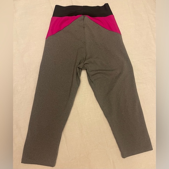 Black and pink high rise dance capri leggings size adult small - Picture 5 of 6